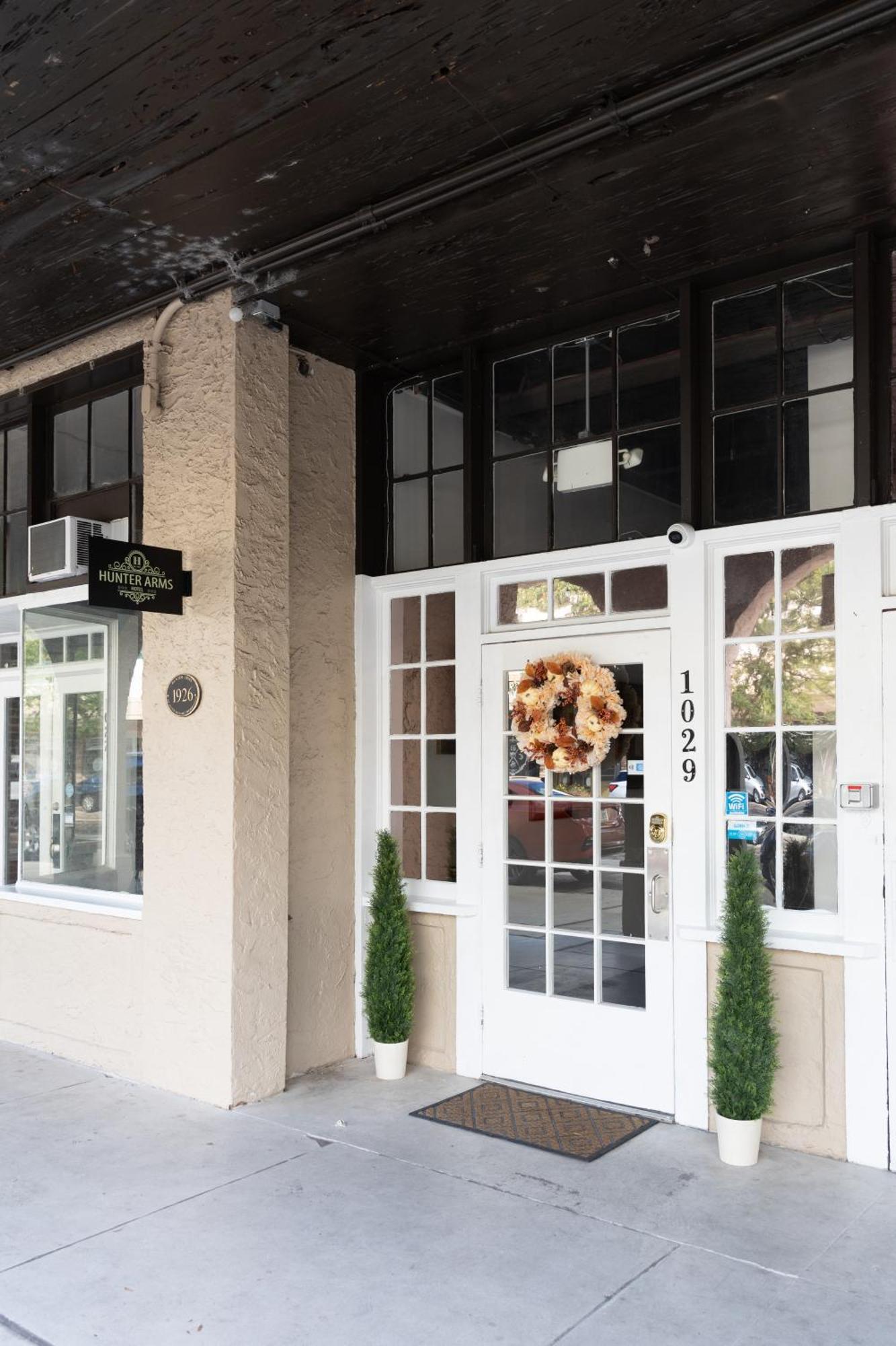 Hunter Arms Hotel Saint Cloud Exterior photo
